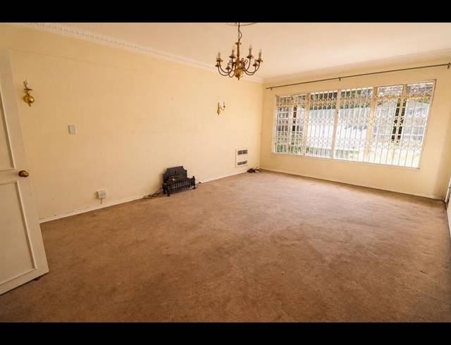 2 BEDROOM APARTMENT FOR SALE IN SANDOWN